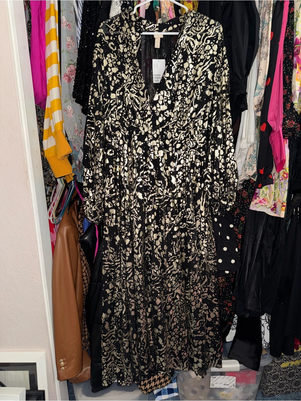 Black and Gold Printed V-Neck Long Sleeve Dress